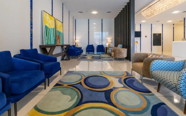 S Plaza Suites Hotel