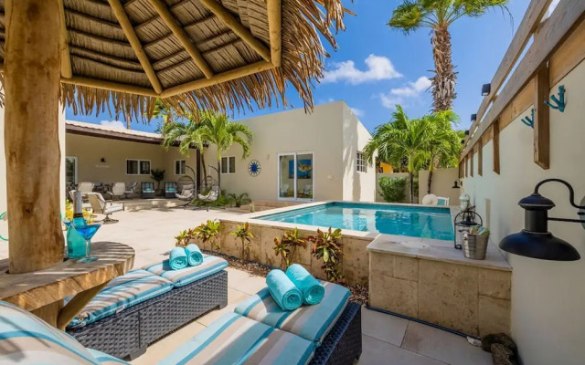 3BR 2BA Near Eagle Beach w Private Pool