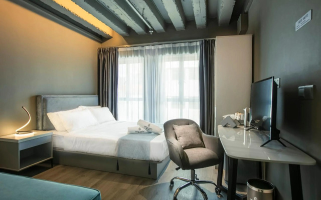 Hotel Calmo Bugis