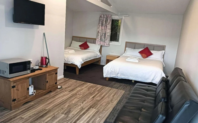 2 double and 1 sofa beds chalet 7D