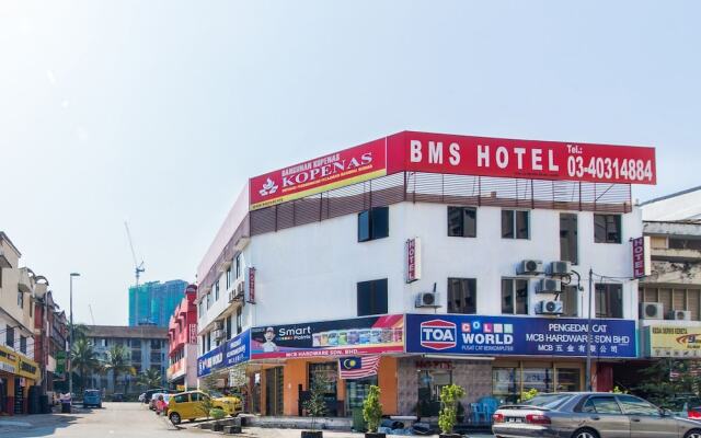 OYO 423 BMS Hotel