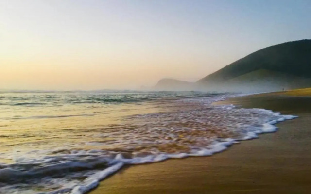 Boom 8 Boomerang Beach