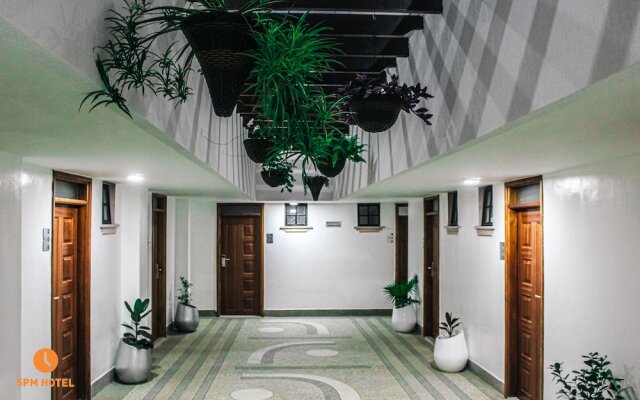 5 PM Hotel