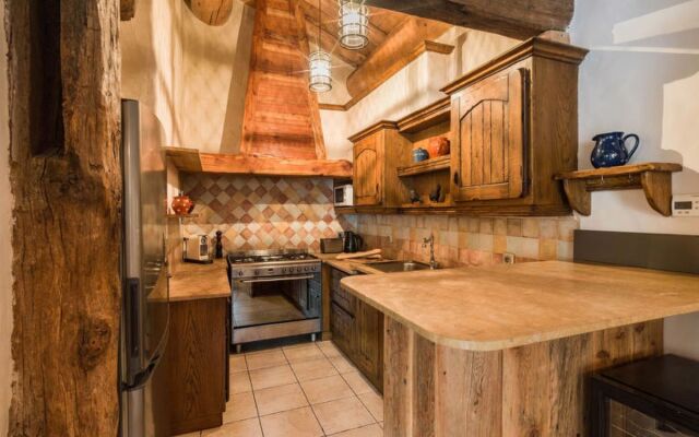 Chalet Elephant Blanc