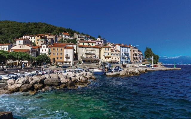 Amazing Home in Lovran With 2 Bedrooms and Wifi