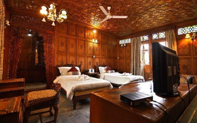 Meena Group houseboats
