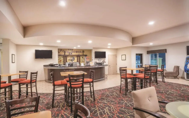 Comfort Inn & Suites Verona at Turning Stone Resort Casino