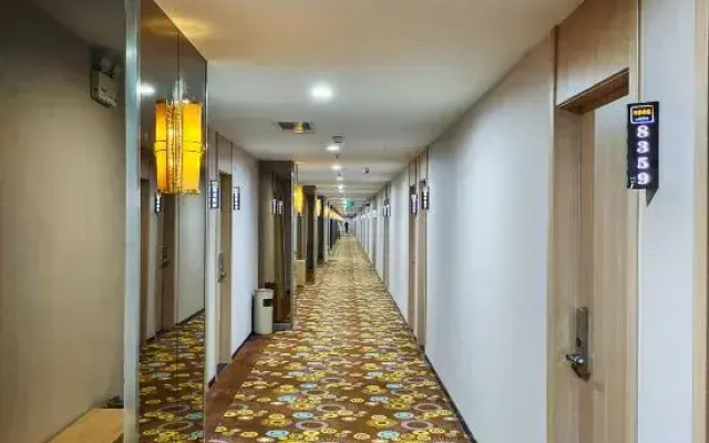 Eaka 365 Hotel Chain (Shijiazhuang People's Hospital Air Garden Store)