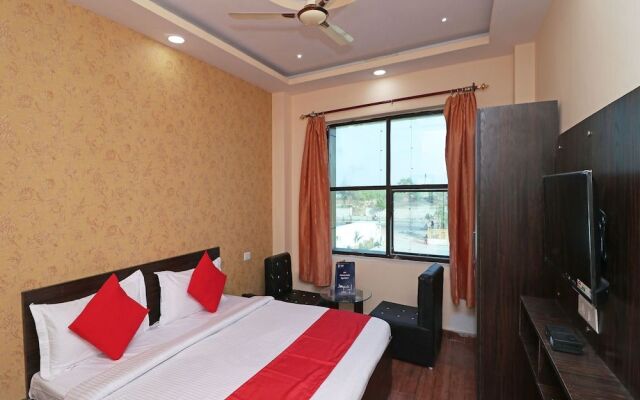 OYO 13483 Hotel Aradhya's