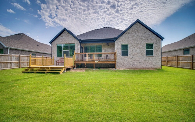 Fayetteville Vacation Rental w/ Deck & Shared Pool