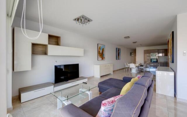 Marvellous 3BR Apartment in Central St Julians