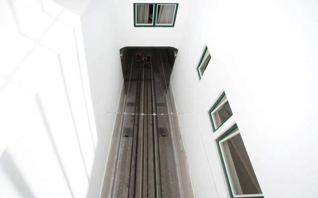 Lisbon Serviced Apartments - Ascensor da Bica