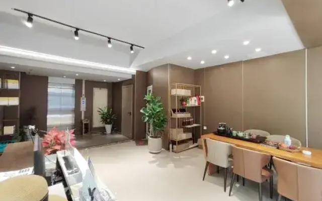 Mingyueshan Tangchi Hot Spring Hotel