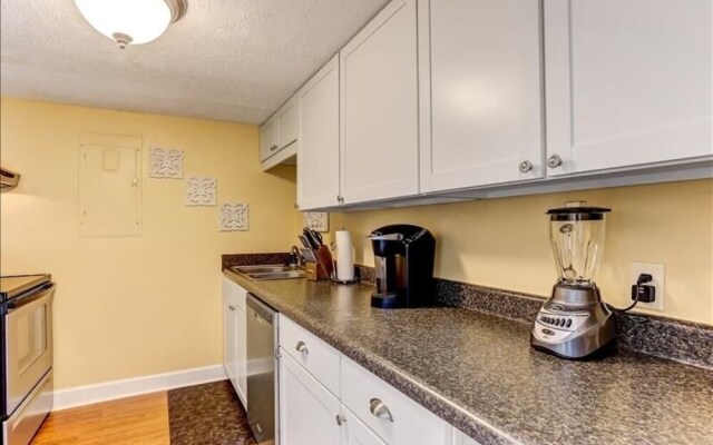 Fernandina Shores Condo with Private Balcony and Access to Pool by RedAwning