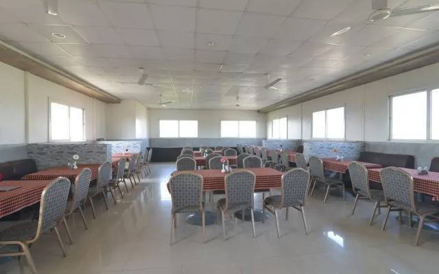 OYO 4448 Hotel Suresh Plaza