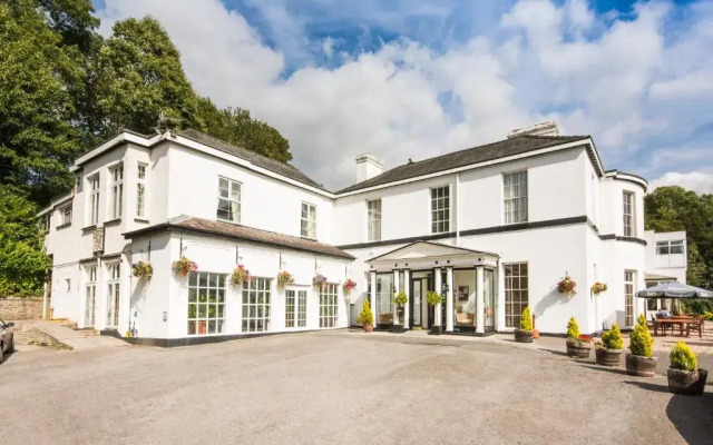 The Manor Hotel