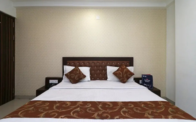 OYO 11648 CP Residency
