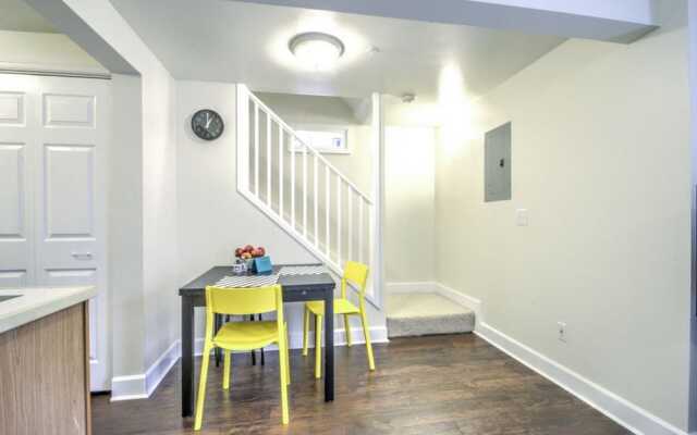 Hosteeva Capitol Hill Condos