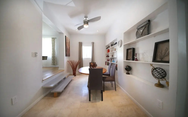 Astonishing Bayshore Villa with Pool