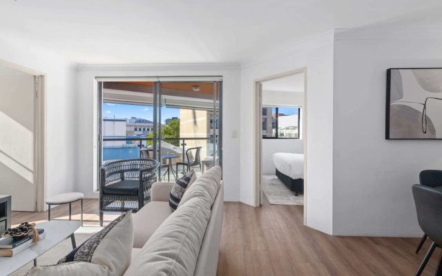 Bright 2-bed Surry Hills Apartment With Balcony – Guest Rooms – Sydney