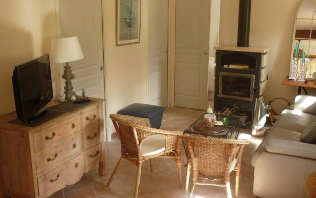 Traditional Holiday Home with Garden in Dampsmesnil