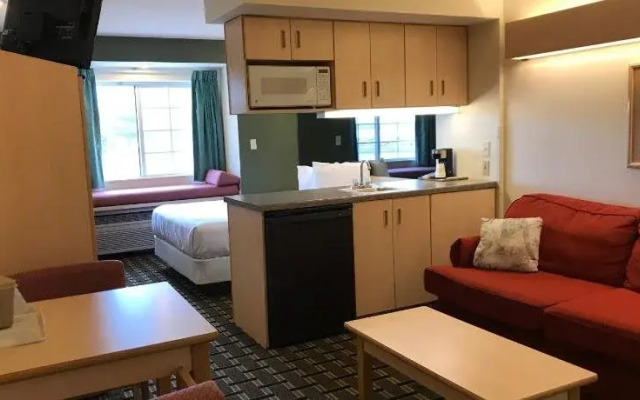 Microtel Inn & Suites Carlyle