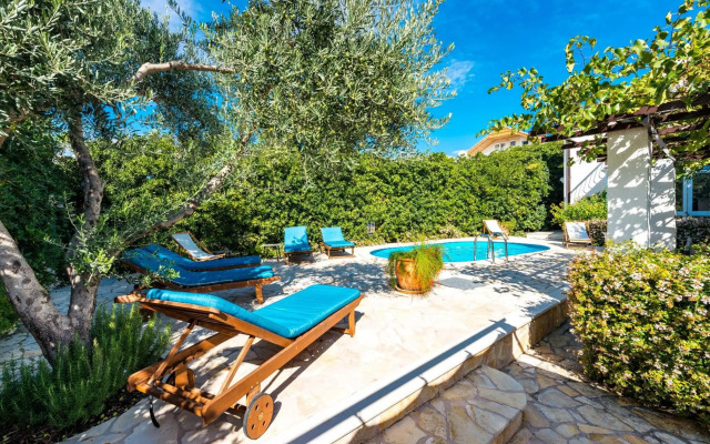 Villa Piano - Four Bedroom Villa With Terrace and Swimming Pool