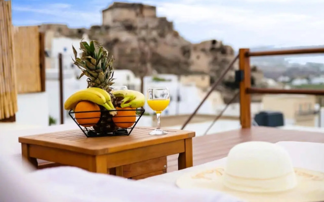 Santorini Rooftop Hot Tub Suite w Panoramic Views
