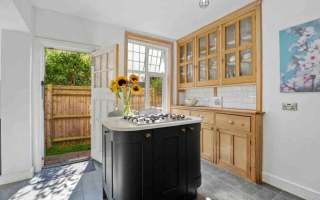 Beautifully Furnished Home - 5 Minutes to the Sea!