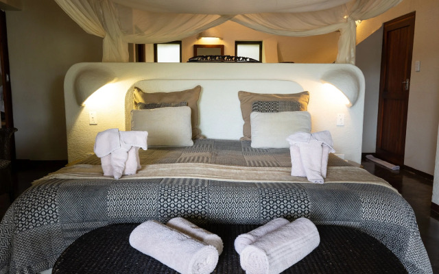 Nyati Safari Lodge
