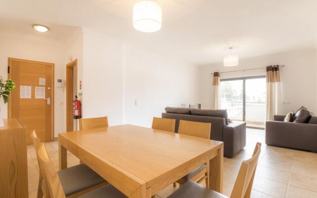 B08 - Central 2 Bed with Spa and Pool