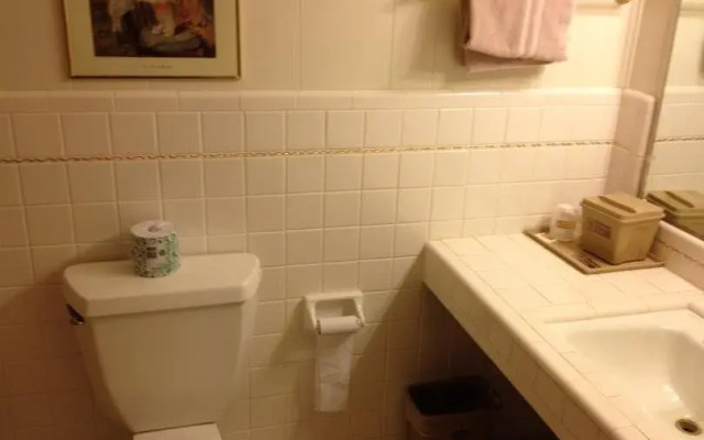 Azure Hills Inn & Suites