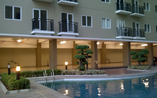 Puri Park View Apartment with Balcony
