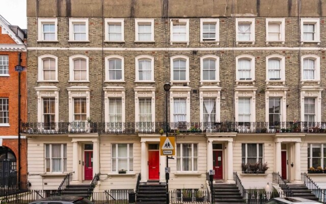 Bright and Modern Bayswater Apartment