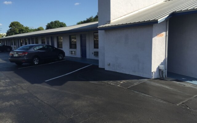 Sebring Inn