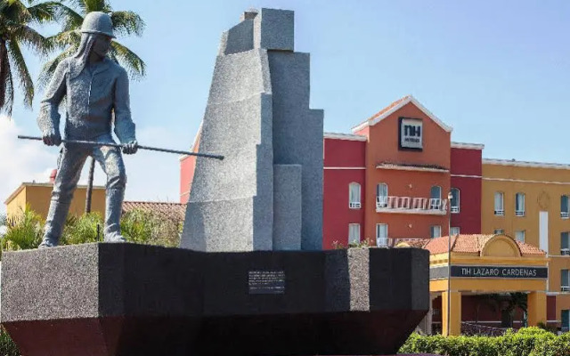 Hotel NH Lázaro Cárdenas