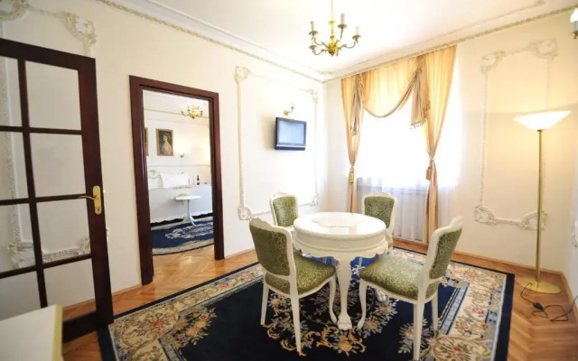 Queen's Astoria Design Hotel