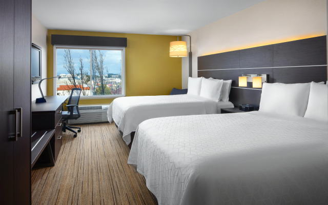 Holiday Inn Express Suites Belmont by IHG