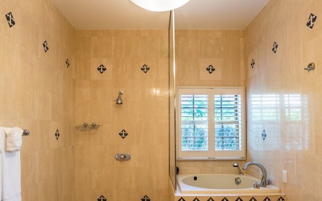 Maridadi by Cayman Villas