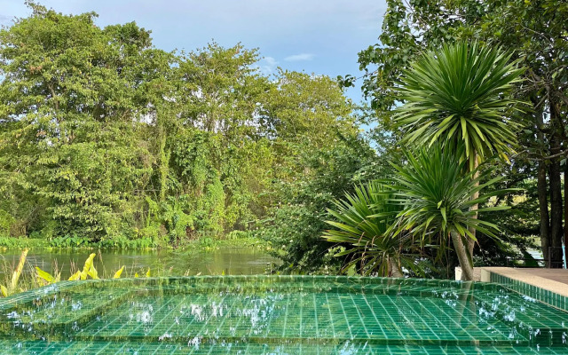 Ruenmaihom Riverside Cottage