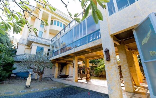 Whales Mountain & Seaview Resort