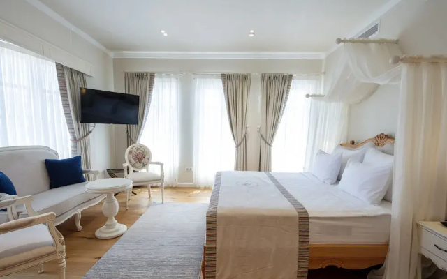 Rasim Palas (Adults Only +12)