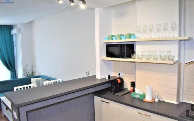 Onix Blue Mamaia Apartment 6
