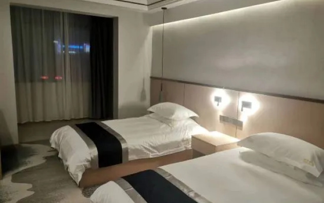 GELI Hotel (Huainan Railway Station Sports Center)