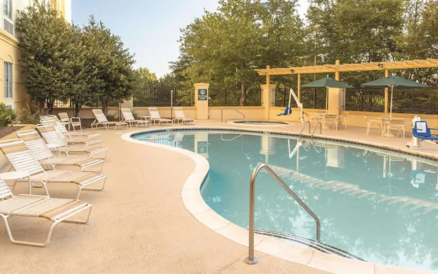 La Quinta Inn & Suites by Wyndham Atlanta Ballpark/Galleria