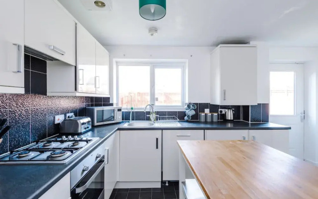 5 Bed House Manchester by MCR Dens