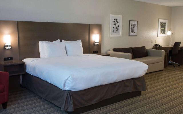 Country Inn & Suites by Radisson, Platteville, WI
