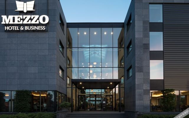 Mezzo Hotel & Business