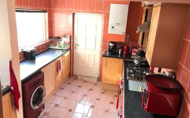 Private King En-Suite bedroom close to MediaCityUK/Old Trafford