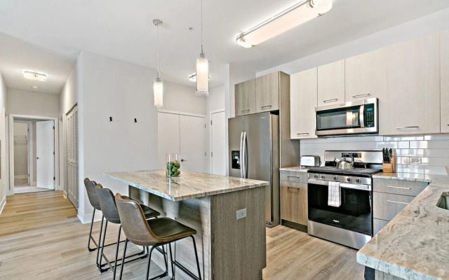 2BR Modern Living in Warrenville